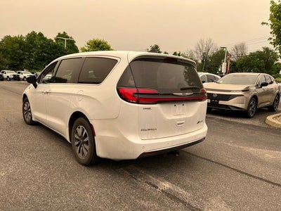 2024 Chrysler Pacifica Hybrid Select
