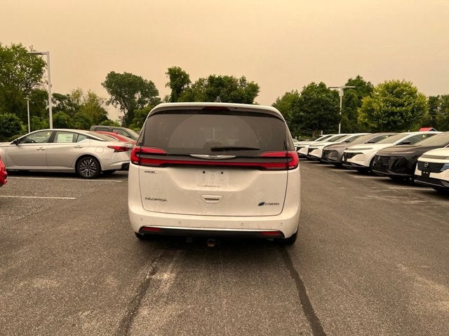 2024 Chrysler Pacifica Hybrid Select