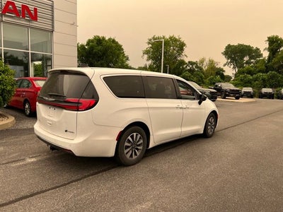 2024 Chrysler Pacifica Hybrid Select