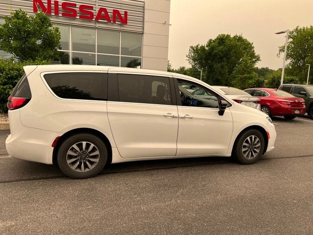 2024 Chrysler Pacifica Hybrid Select