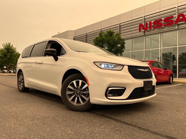 2024 Chrysler Pacifica Hybrid Select