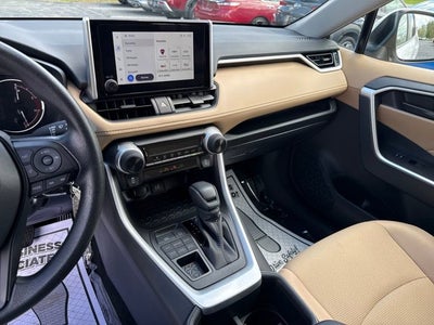2025 Toyota RAV4 LE
