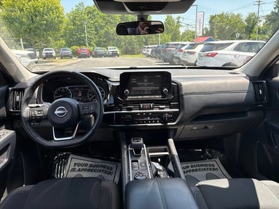 2025 Nissan Pathfinder SV