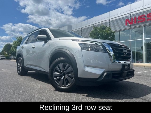 2024 Nissan Pathfinder SV