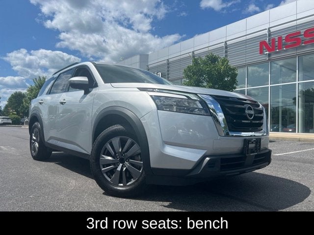 2024 Nissan Pathfinder SV