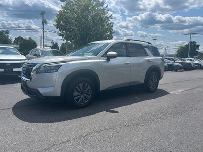 2024 Nissan Pathfinder SV