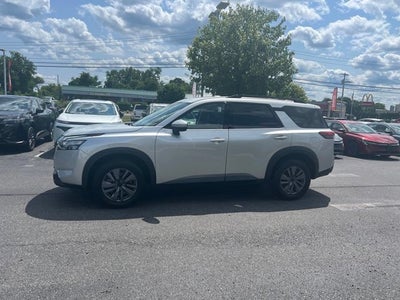 2024 Nissan Pathfinder SV