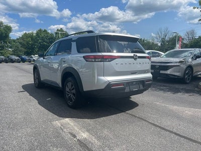 2024 Nissan Pathfinder SV