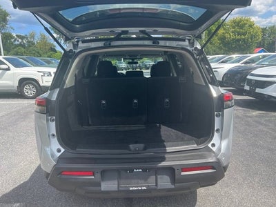 2024 Nissan Pathfinder SV