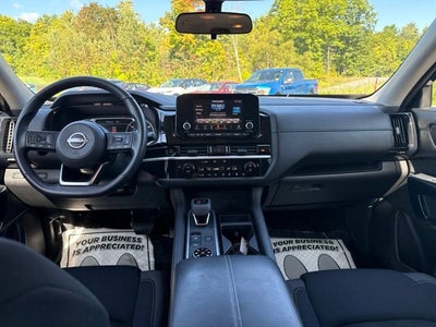 2025 Nissan Pathfinder SV