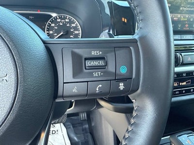 2025 Nissan Pathfinder SV