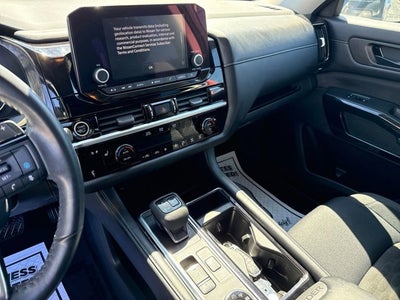 2023 Nissan Pathfinder SV