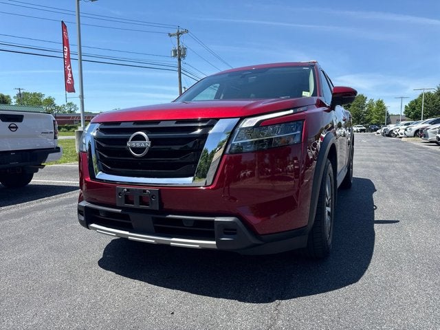2023 Nissan Pathfinder SL