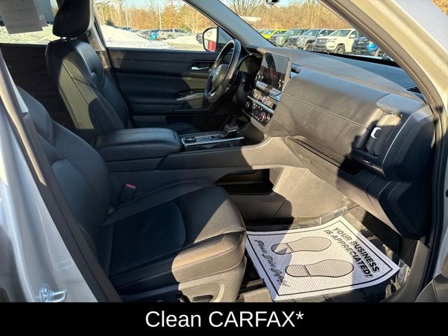 2025 Nissan Pathfinder SL