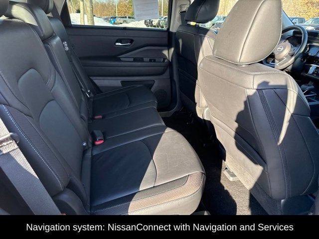 2025 Nissan Pathfinder SL