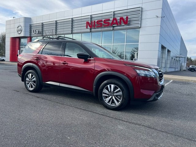 2022 Nissan Pathfinder SL