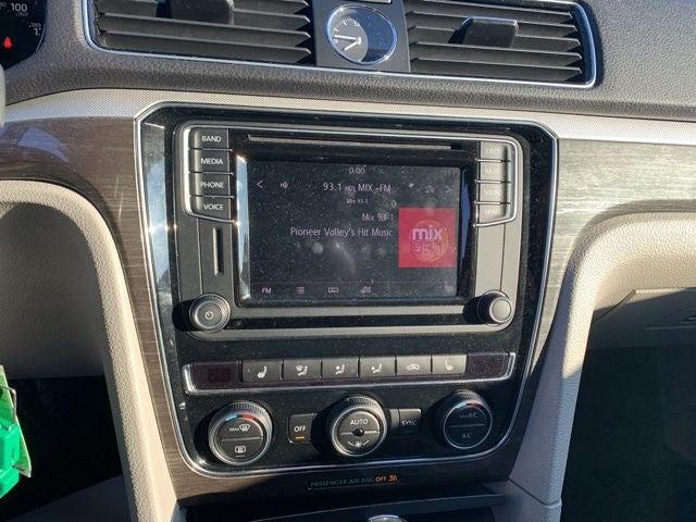 2016 Volkswagen Passat 1.8T SE