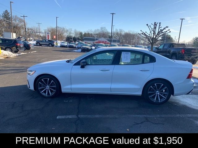 2022 Volvo S60 B5 Momentum