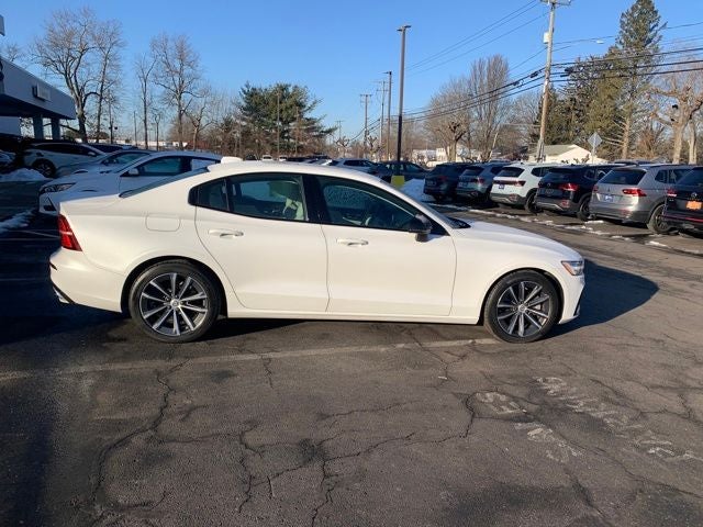 2022 Volvo S60 B5 Momentum