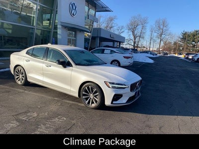 2022 Volvo S60 B5 Momentum