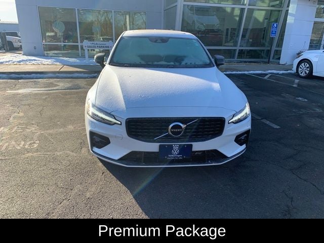2022 Volvo S60 B5 Momentum