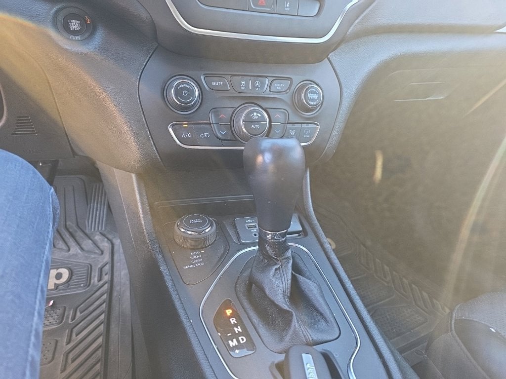 2022 Jeep Cherokee Latitude Lux