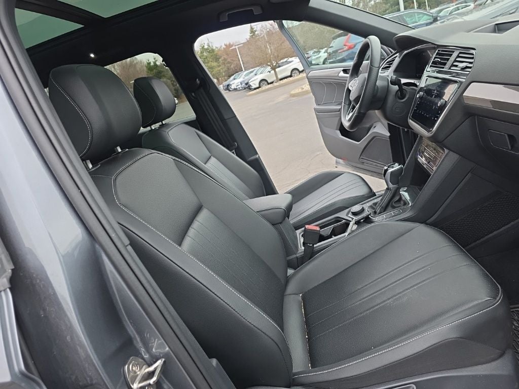 2024 Volkswagen Tiguan 2.0T SE R-Line Black