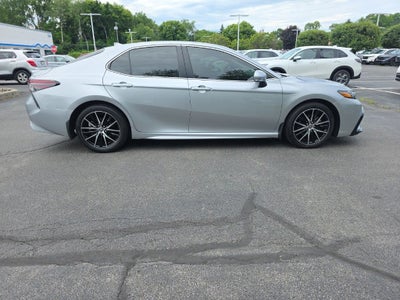 2024 Toyota Camry Hybrid SE
