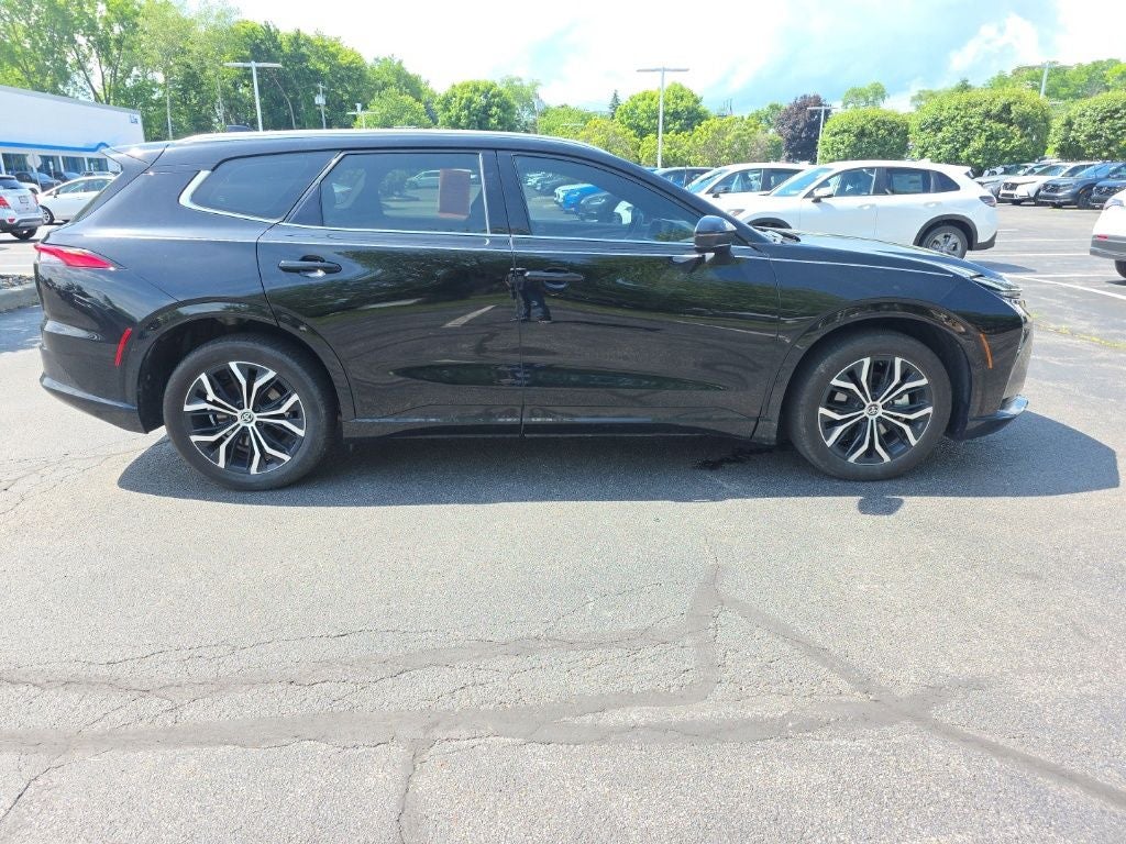 2025 Toyota Crown Signia XLE