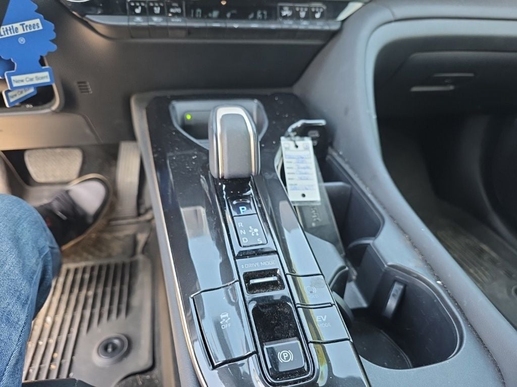 2025 Toyota Crown Signia XLE