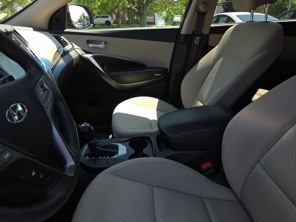 2017 Hyundai Santa Fe SE