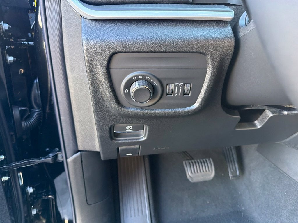 2027 Jeep Grand Cherokee Laredo X