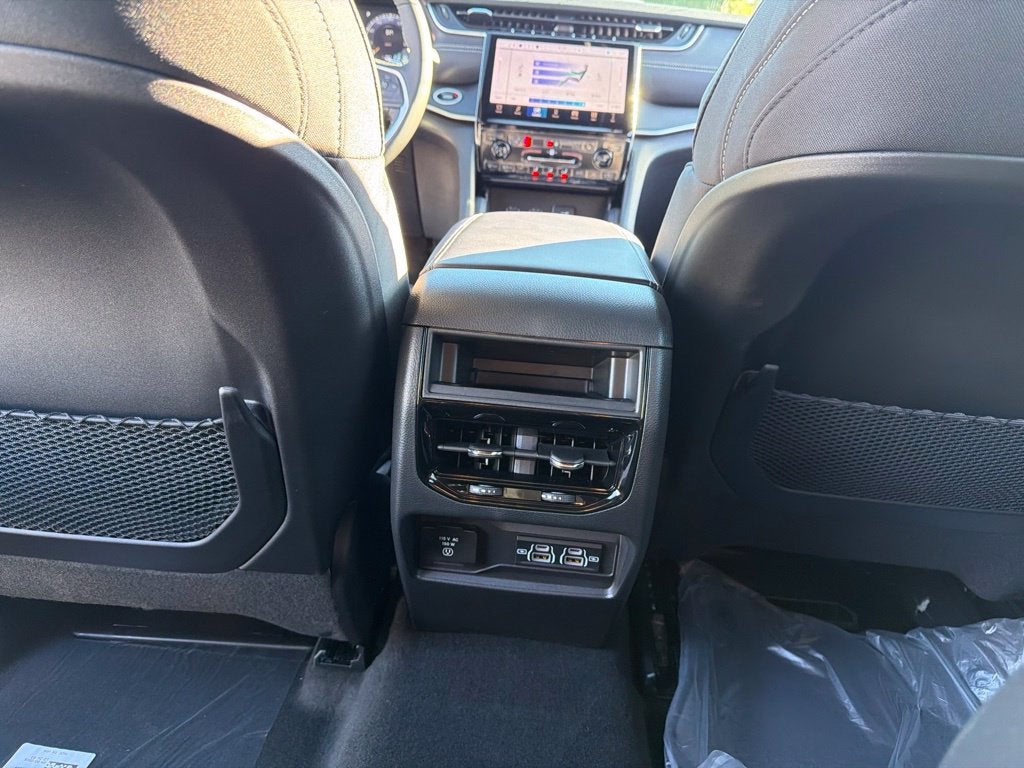 2027 Jeep Grand Cherokee Laredo X