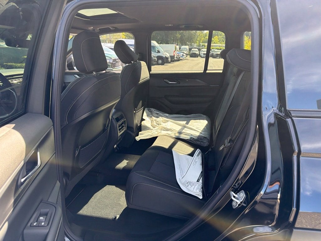 2027 Jeep Grand Cherokee Laredo X