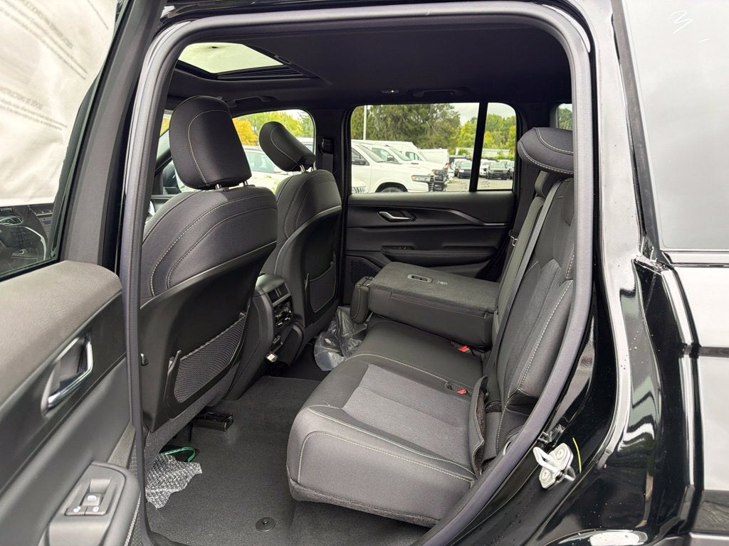 2027 Jeep Grand Cherokee Laredo X
