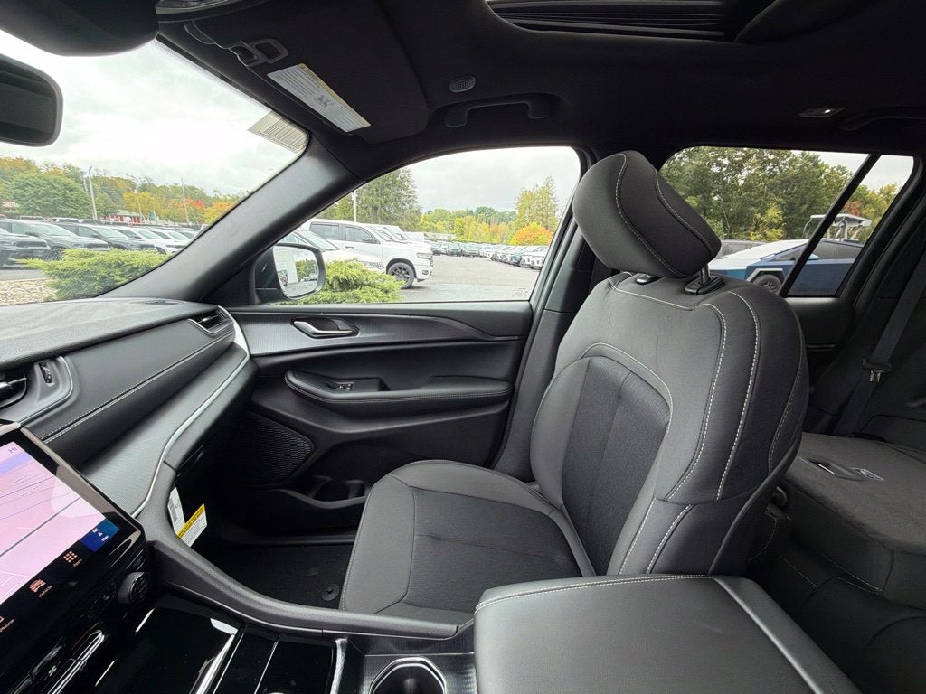 2027 Jeep Grand Cherokee Laredo X