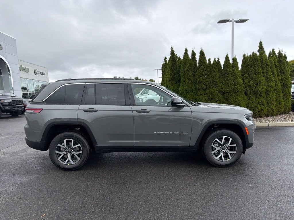 2027 Jeep Grand Cherokee Laredo X