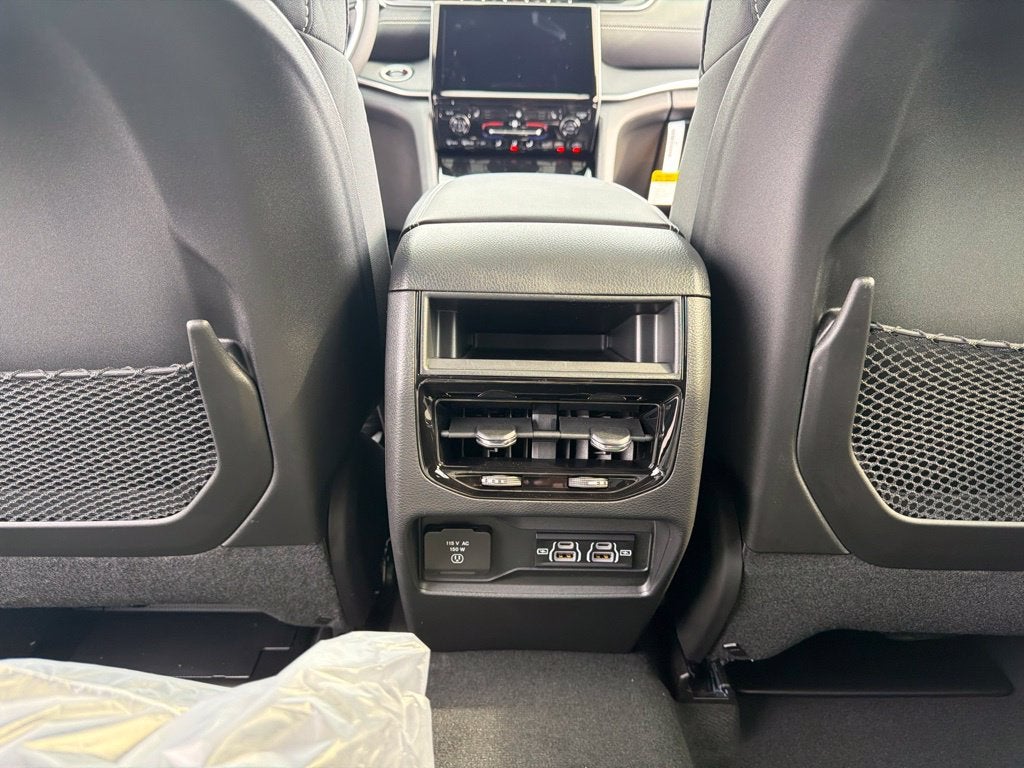 2027 Jeep Grand Cherokee Laredo X