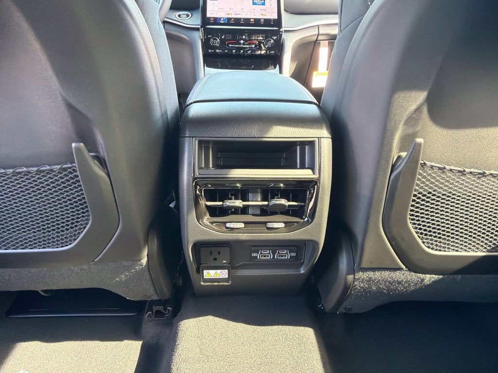 2027 Jeep Grand Cherokee Laredo X