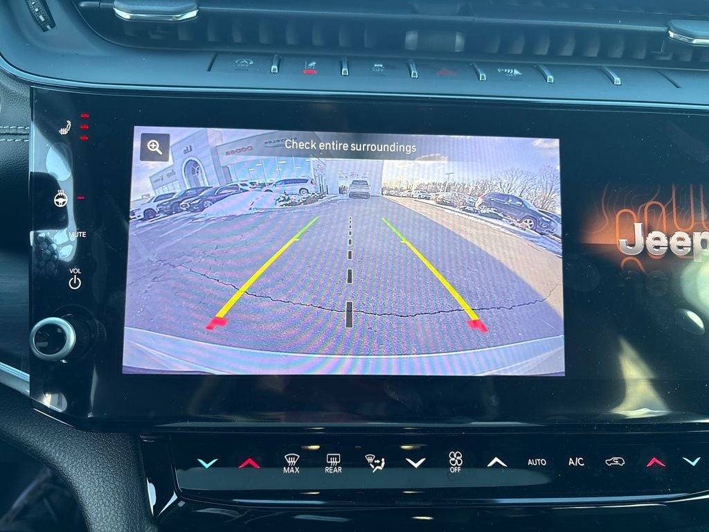 2026 Jeep Grand Cherokee Laredo