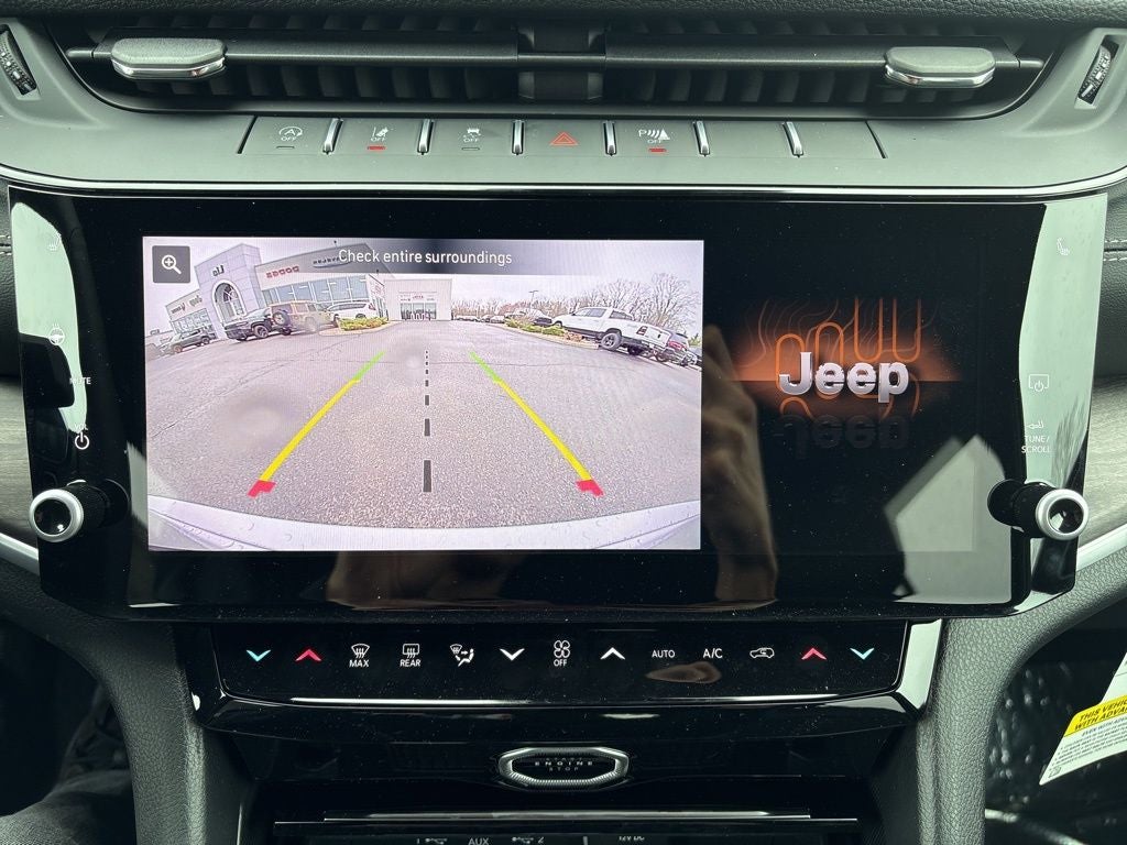 2026 Jeep Grand Cherokee Laredo