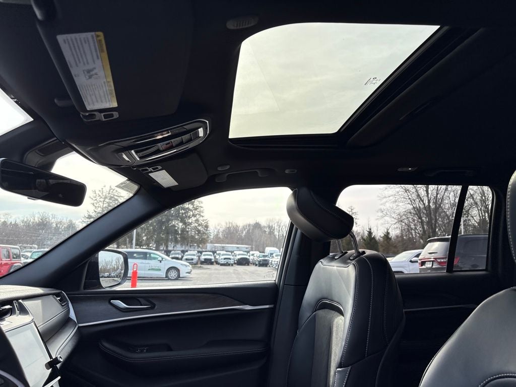 2026 Jeep Grand Cherokee Laredo