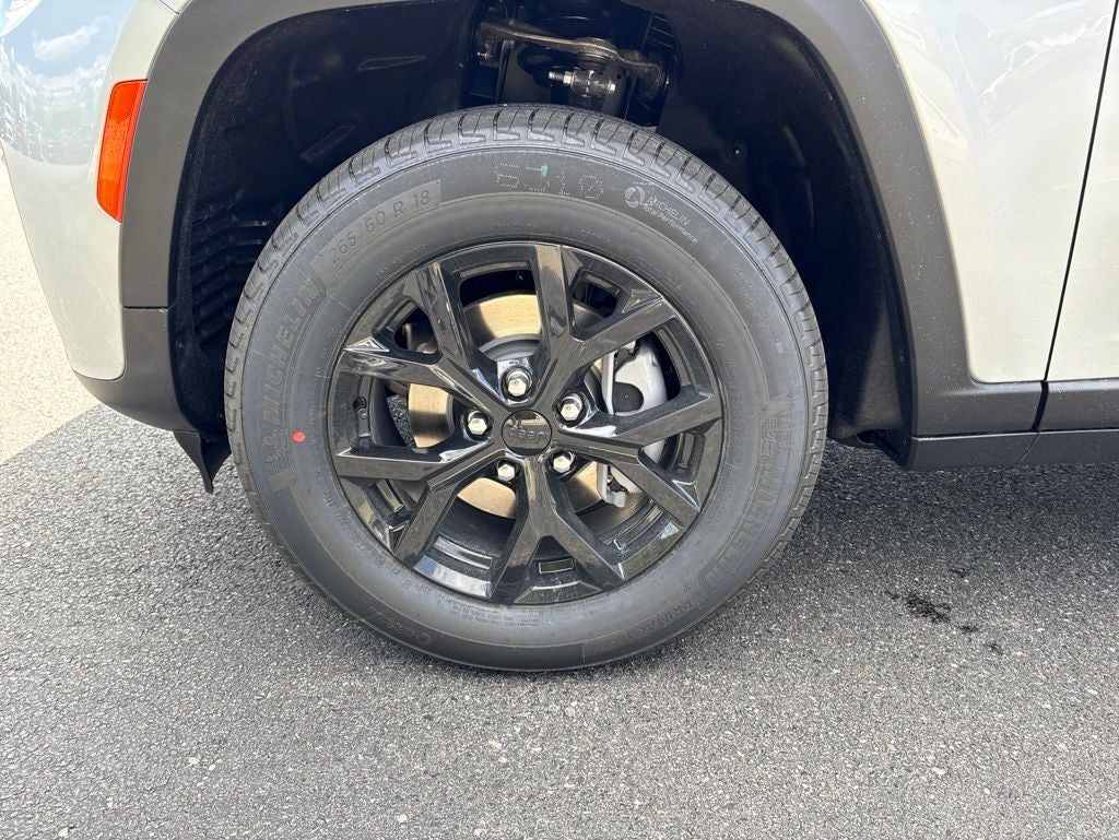 2026 Jeep Grand Cherokee Laredo Altitude