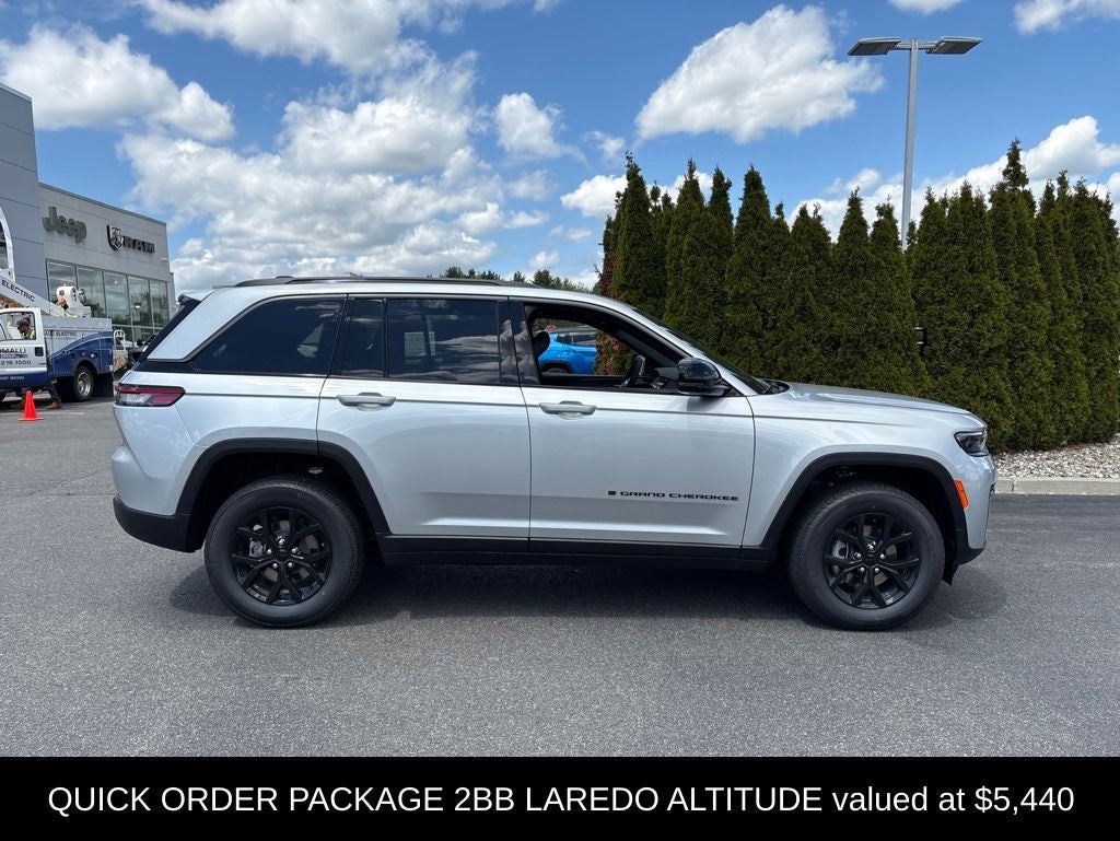 2026 Jeep Grand Cherokee Laredo Altitude