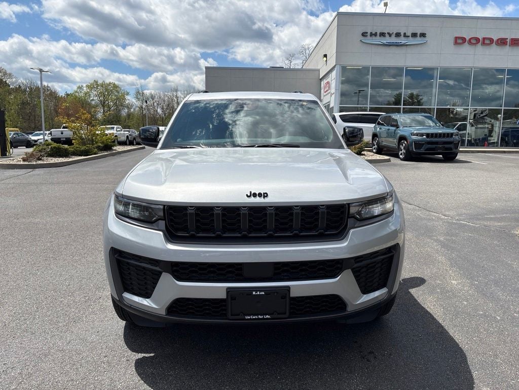 2026 Jeep Grand Cherokee Laredo Altitude
