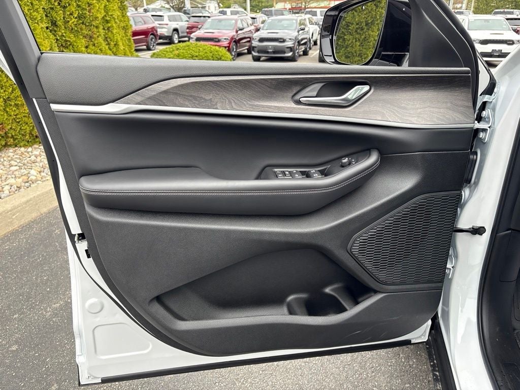 2026 Jeep Grand Cherokee Altitude