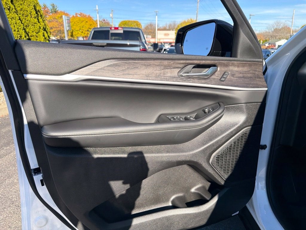 2027 Jeep Grand Cherokee Limited