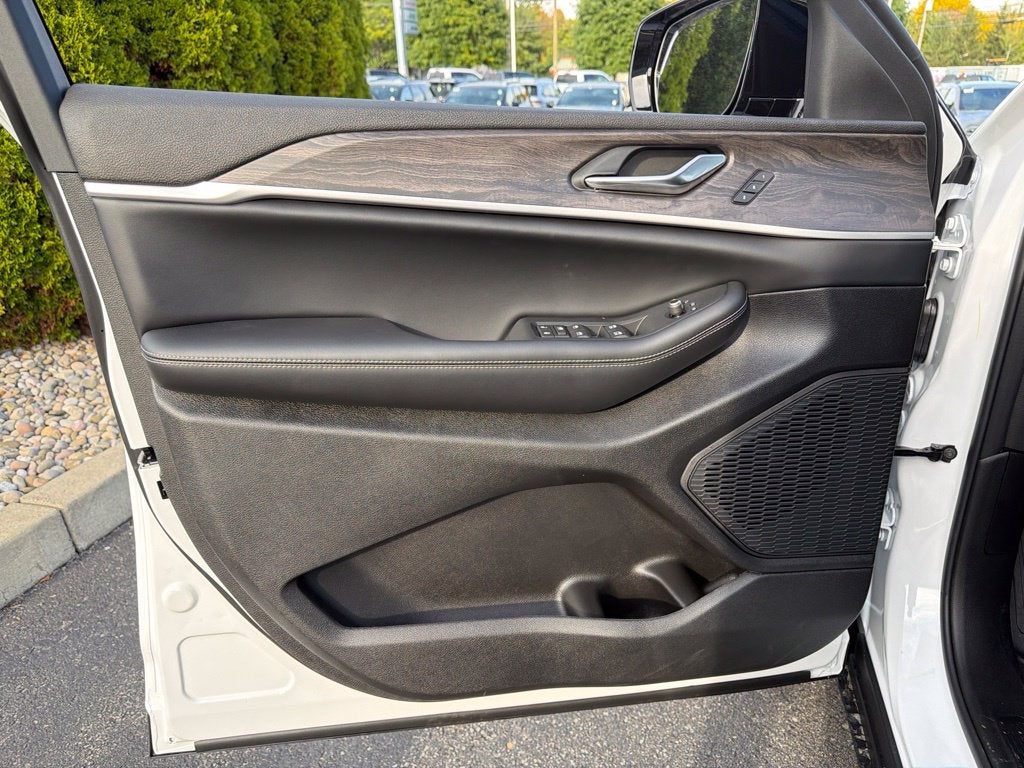2027 Jeep Grand Cherokee Limited
