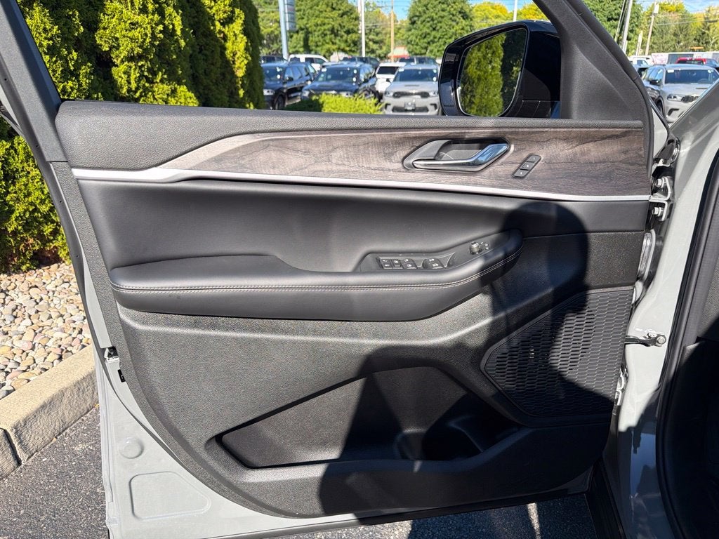 2027 Jeep Grand Cherokee Limited