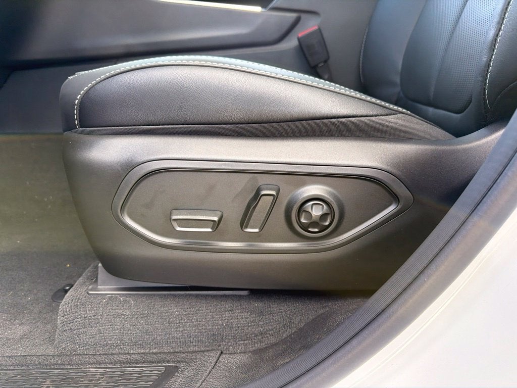 2027 Jeep Grand Cherokee Limited Reserve